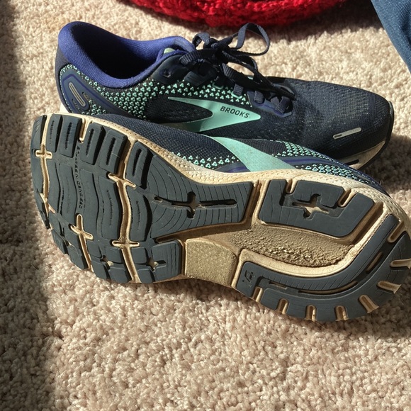 Brooks Ghost 14-Used - Picture 3 of 4